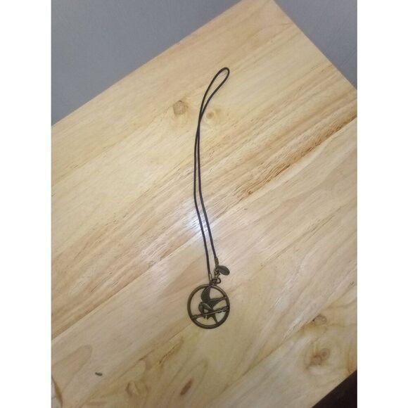 Hunger games. Lions gate necklace & pendant - Picture 3 of 4